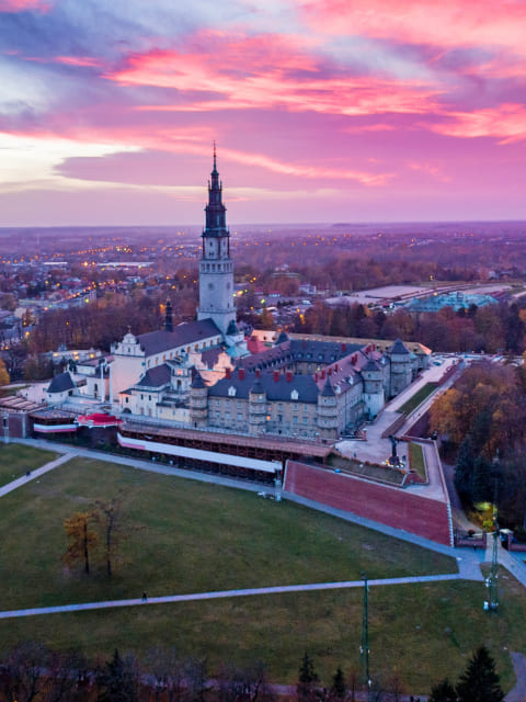 Moja rodzinna Częstochowa: Jasna Góra, rezerwat przyrody z klasztorem Zakonu Paulinów i mój dom Moja rodzinna Częstochowa: Jasna Góra, rezerwat przyrody z klasztorem Zakonu Paulinów i mój dom